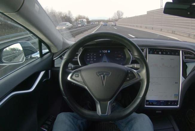 VS.lv: «Tesla» peļņa pirmajā ceturksnī sarukusi par 55%