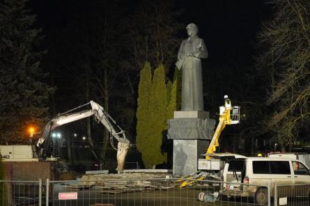 Beidzot! Rēzeknē sākta Aļošas nojaukšana