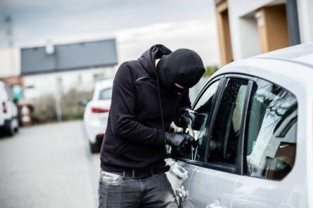 Piektdien nozagta automašīna, velosipēds un apzagti divi mājokļi