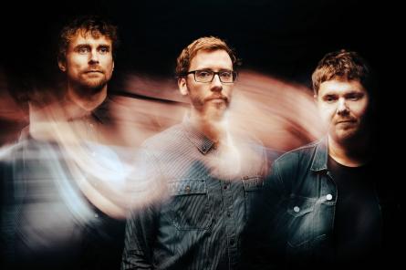 Ventspilī norisināsies mūsdienu džeza trio GoGo Penguin koncerts