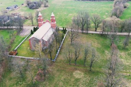 Vāc ziedojumus Vārkavas Romas katoļu baznīcas lustras restaurācijai