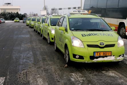 Tiesai no jauna jāvērtē strīds starp airBaltic un Baltic Taxi