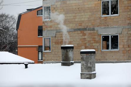 Tīrīsim skursteņus! Dienas laikā 11 reizes dzēsti dūmvados aizdegušies sodrēji