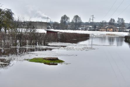 Plūdi turpinās! Jēkabpilī slēdz ar vien vairāk ielas satiksmei (+FOTO)