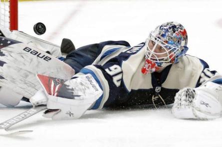 Merzļikins ielaiž piecas ripas Blue Jackets zaudējot no 3:0 (+VIDEO)