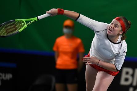 Ostapenko un Ernandess uzvar galvenos favorītus; tas ir ceļš uz ceturtdaļfinālu