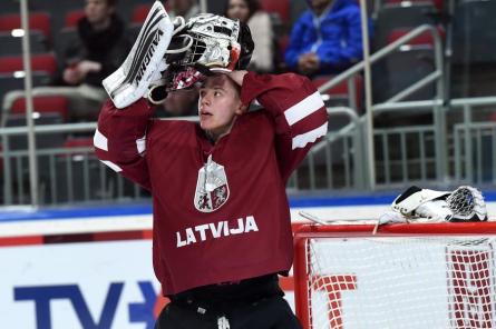 Latvijas vārtsargs Artūrs Šilovs izsaukts uz NHL vienību Canucks