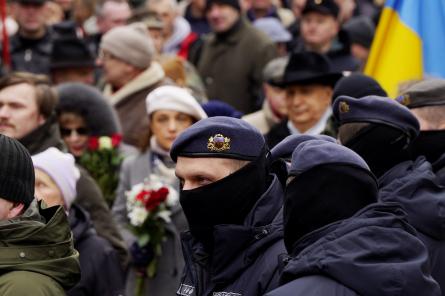 Ir aizturētie! Nolsēgušies leģionāru piemiņas pasākumi Rīgā (+VIDEO)