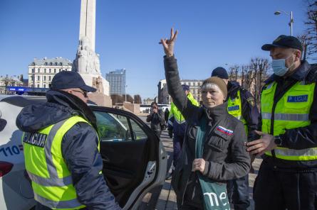 Mājsaimniece-recidīviste Kreile atkal aizturēta. Pret viņu vēršoties dēmoni