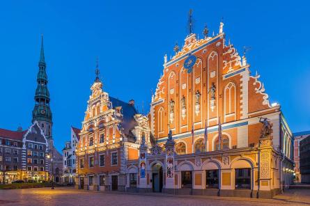 Elegantais Melngalvju nams. Ieskatīsimies tā vēsturē…