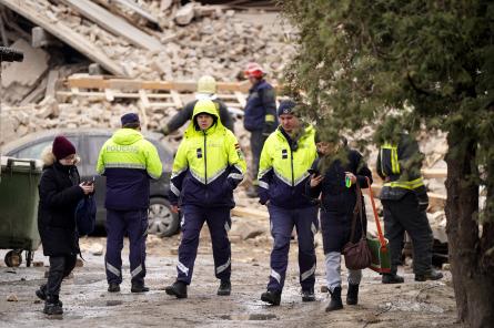 Kas īsti notika? Kriminālprocesā vērtēs Rīgas centra ēkas sabrukšanu