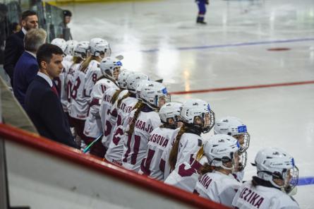 6:0! Latvijas hokejistēm graujoša uzvara Pasaules čempionāta spēlē