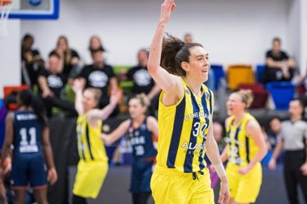 Fenerbahce basketbolistes ar graujošu uzvaru triumfē FIBA Eirolīgā (+VIDEO)