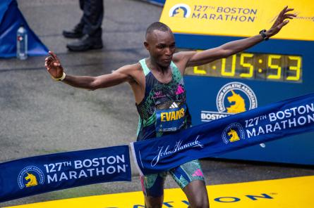 Čebets otro gadu pēc kārtas uzvar Bostonas maratonā; no dāmām ātrākā Obiri