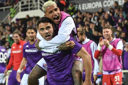 Fiorentina aizraujošā spēlē sasniedz UEFA Konferences līgas pusfinālu