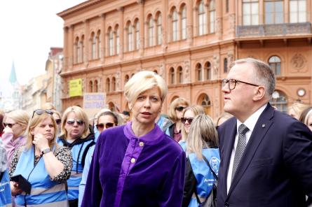 Čakša atkārtoti uzsver pašvaldību nozīmi pedagogu atalgojuma sadalē