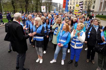 Kariņam šķiet, ka LIZDA un Izglītības un zinātnes ministrija runā divās valodās