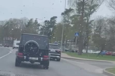 Šeflera apvidnieki plosījušies Jūrmalā; policija sāk pārkāpuma procesu (+VIDEO)