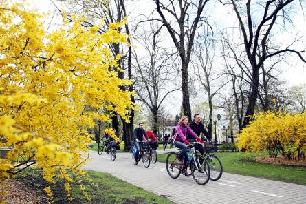 Apvienība Pilsēta cilvēkiem aicina ukraiņus veloekskursijā iepazīt Rīgu