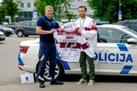 Bronzas medaļnieks Jaks šodien viesojās Valsts policijā (+FOTO)