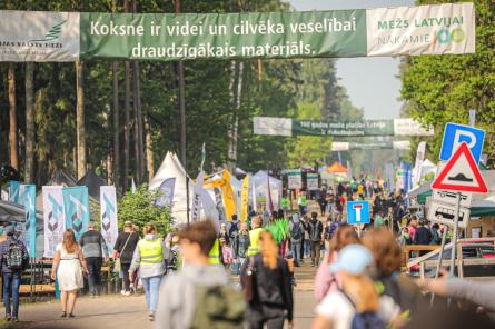 Latvijas meža dienas Tērvetē šogad pulcējušas lielu skaitu interesentu