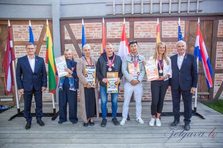 Jelgavā apbalvoti starptautiskā smilšu skulptūru festivāla Summer Signs laureāti