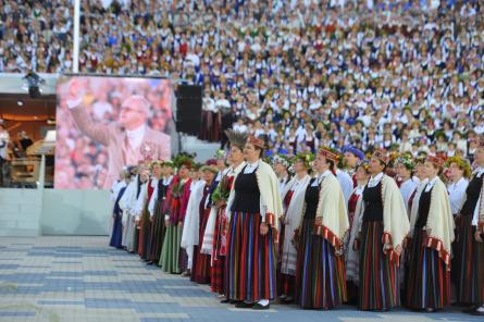 Koru lielkoncertā aicinās vienoties Ukrainas himnas atskaņojumā