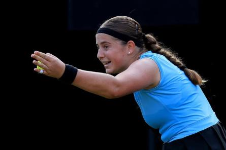 Ostapenko atspēlē seta deficītu un iekļūst Birmingemas turnīra pusfinālā