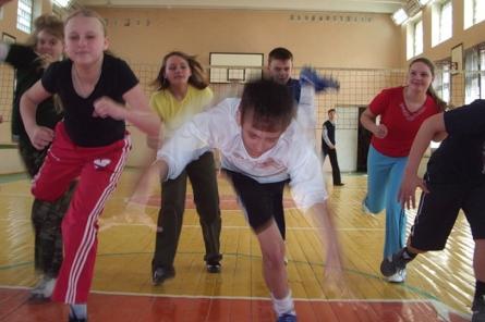 Pazīstami ārsti protestē pret sporta stundu samazināšanu