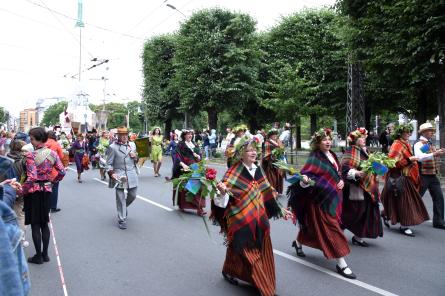 Šodien gaidāms vējains un lietains laiks - vietām dārdēs pērkons