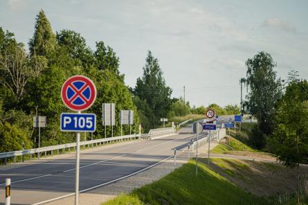 Lietuvas pierobežā pārbūvēts gandrīz 20 kilometru posms līdz Ezerei