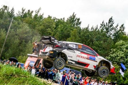 Rovanpere līderpozīcijā pēc WRC Igaunijas rallija pirmās pilnās dienas