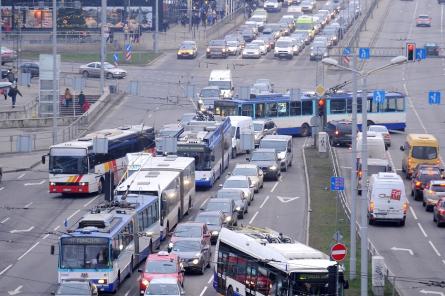 Bēgļa meklējumi rit pilnā sparā - radušies ievērojami sastrēgumi