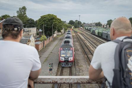 No Liepājas uz Rīgu devies pirmais rīta vilciens - kāds minies pat no Ventspils