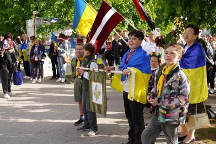 Ukraiņiem Latvijā pieejami kultūrorientācijas kursi un iekļaušanās pasākumi