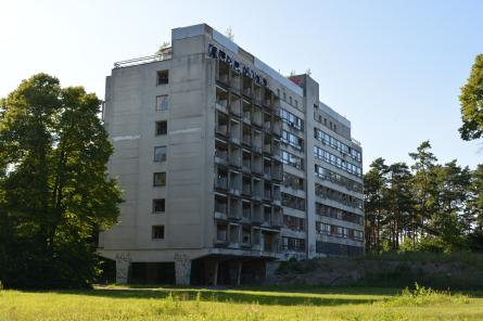 Bijušo sanatoriju «Baltija» apdzīvo vandaļi, Jūrmalas dome nedarbojas (+VIDEO)