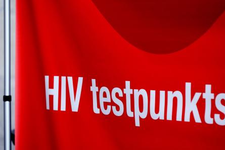 Pērn Latvijā visvairāk ar HIV inficējās heteroseksuālas transmisijas ceļā