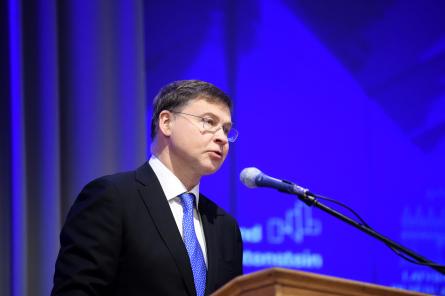 Dombrovskis: Putins spēja atmodināt Krievijas masās snaudušo impērijas ideju