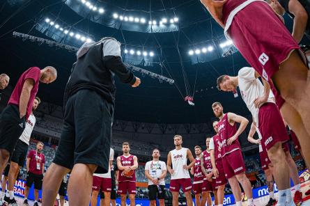 Basketbola izlase atalgota ar dāsnu naudas summu par izcilo sniegumu PK