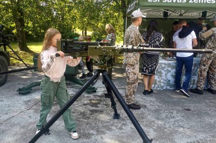 30 jauni kadeti Kalpaka skolā gatavojas kļūt par Latvijas karavīriem (+VIDEO)