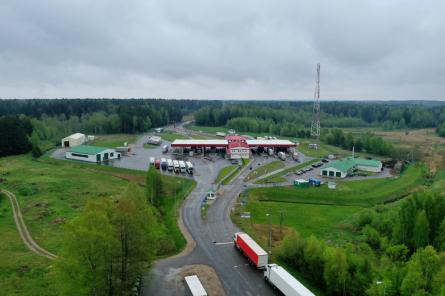 Pāternieku robežšķērsošanas vietā šorīt gaidījušas simtiem kravas automašīnu