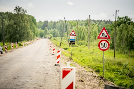 Uz reģionālā autoceļa Krāslava-Preiļi-Madona sākti defektu labošanas darbi