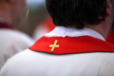 Turpinās iztiesāt priestera krimināllietu par seksuāla rakstura noziegumiem