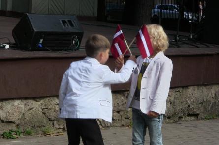 No zobārstniecības līdz mediju prasmēm: ministrijas rezervē naudu bērniem