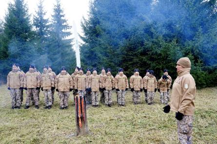 Jaunsargus aicina ceturtdien ierasties mācību iestādēs formas tērpos