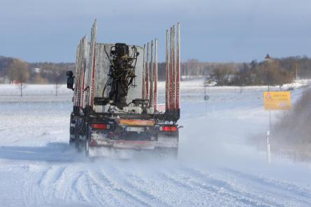 Braukšanas apstākļi pa valsts autoceļiem pārsvarā ir apgrūtināti