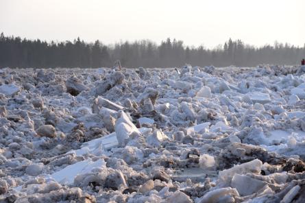 Pļaviņu ūdenskrātuvē palielinās ledus sastrēgums