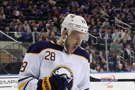 Girgensons gūst vārtus «Sabres» uzvarā NHL spēlē