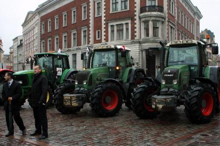 Lauksaimnieku protesti pirmdien notiks 16 pilsētās