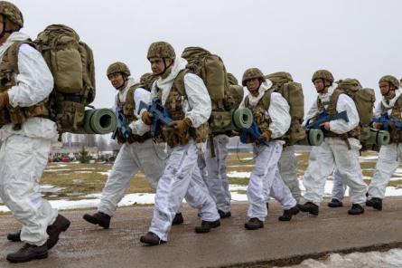 Pieci gadi, viens mēnesis gadā: brīvprātīgā militārā dienesta iezīmes (+VIDEO)